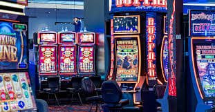 Chat pemain di Live Roulette oxybet memungkinkan komunikasi langsung dengan dealer